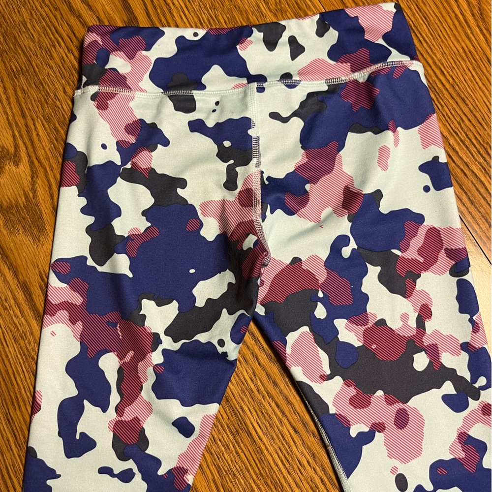 Athletic leggings.